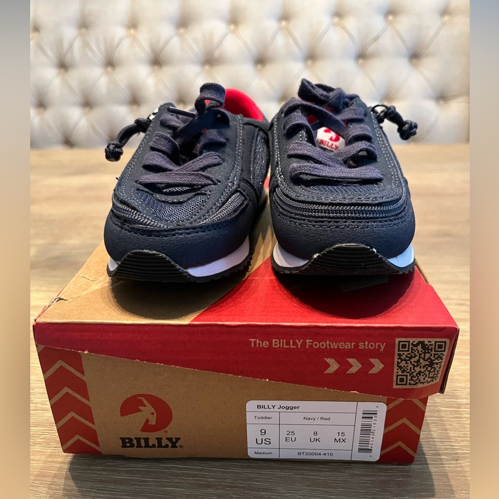 🆕 BILLY FOOTWEAR *** BRAND NEW***
Navy/Red BILLY Joggers
